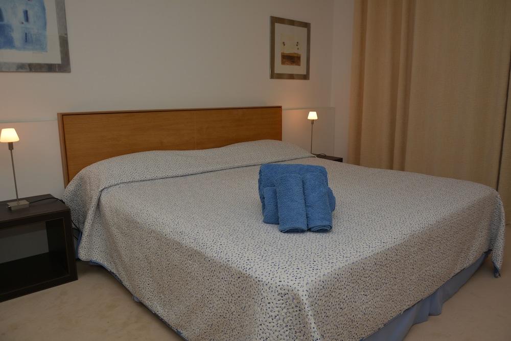 Atlantic view 1 - Apartment with ocean view & pool Room