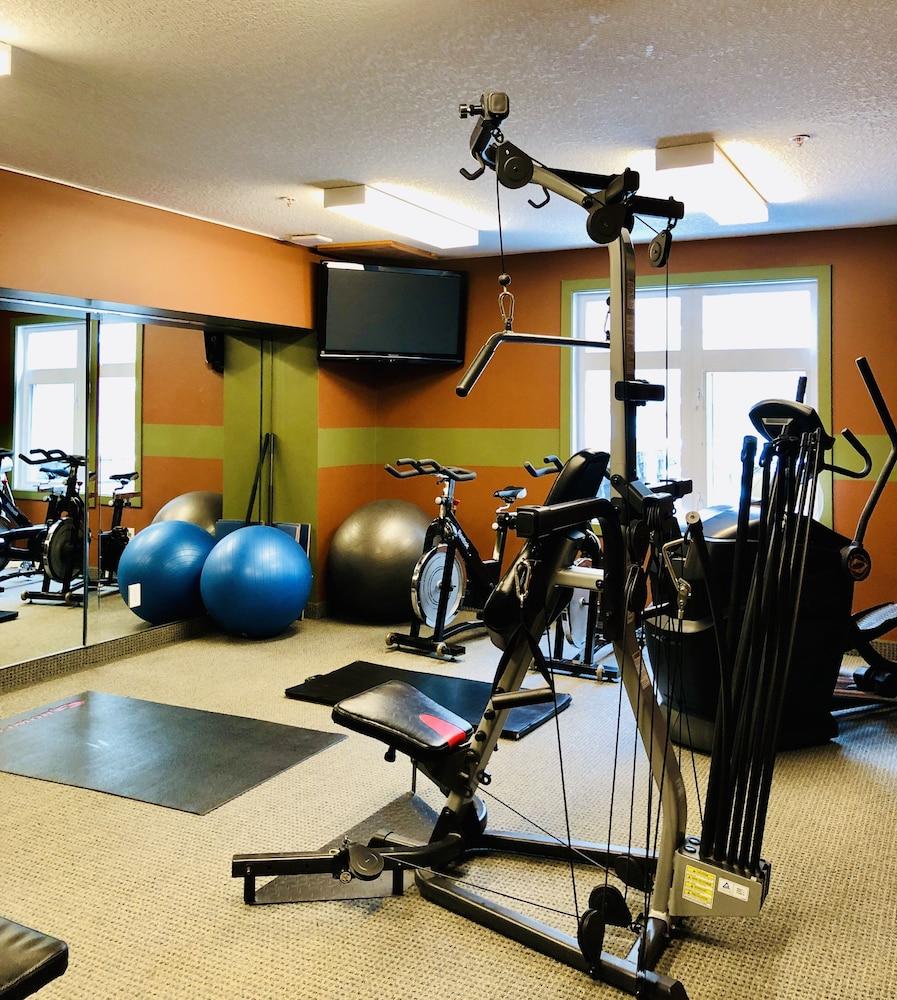 وان ستوديو وي  بي بيك آند إيه ج باتيو صالة الألعاب الرياضية