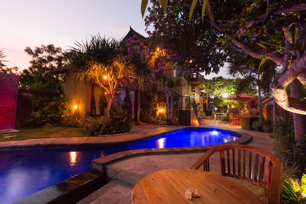 بوندوك ميمبي تولامبين حمام سباحة مكشوف