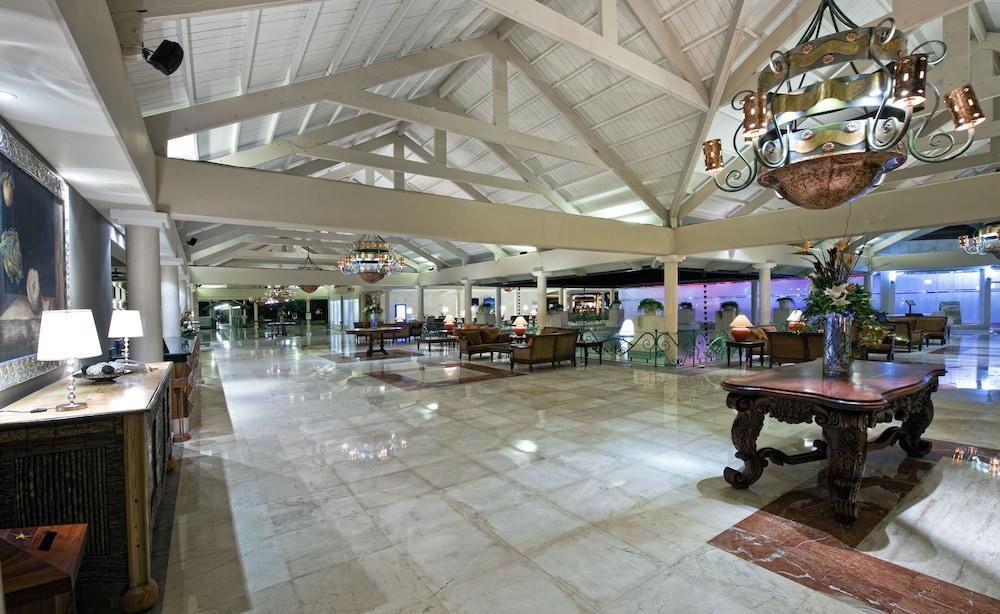 إيبيروستار ويفز دومينيكانا - شامامل جميع الخدمات منطقة الاستقبال