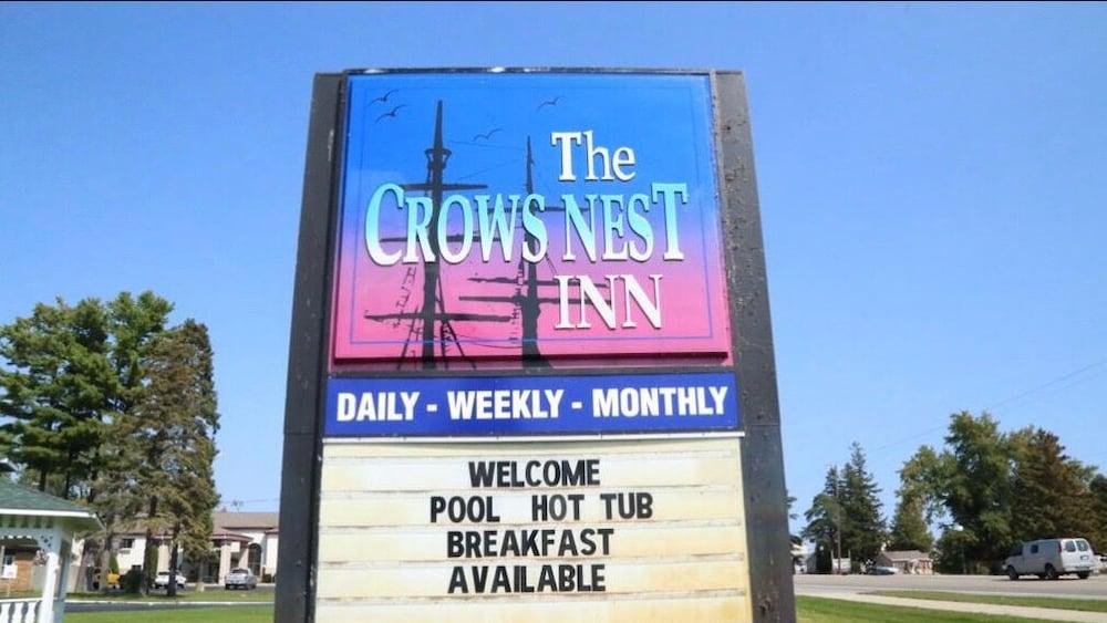 Crows Nest Inn Tawas Exterior