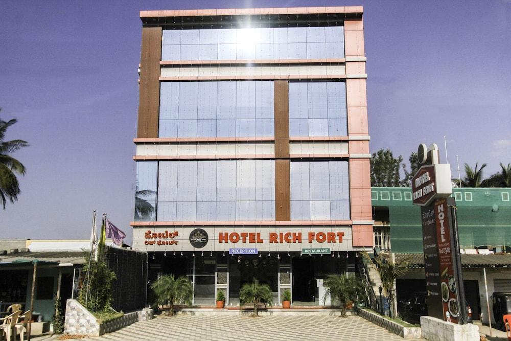 OYO 23994 Rich Fort