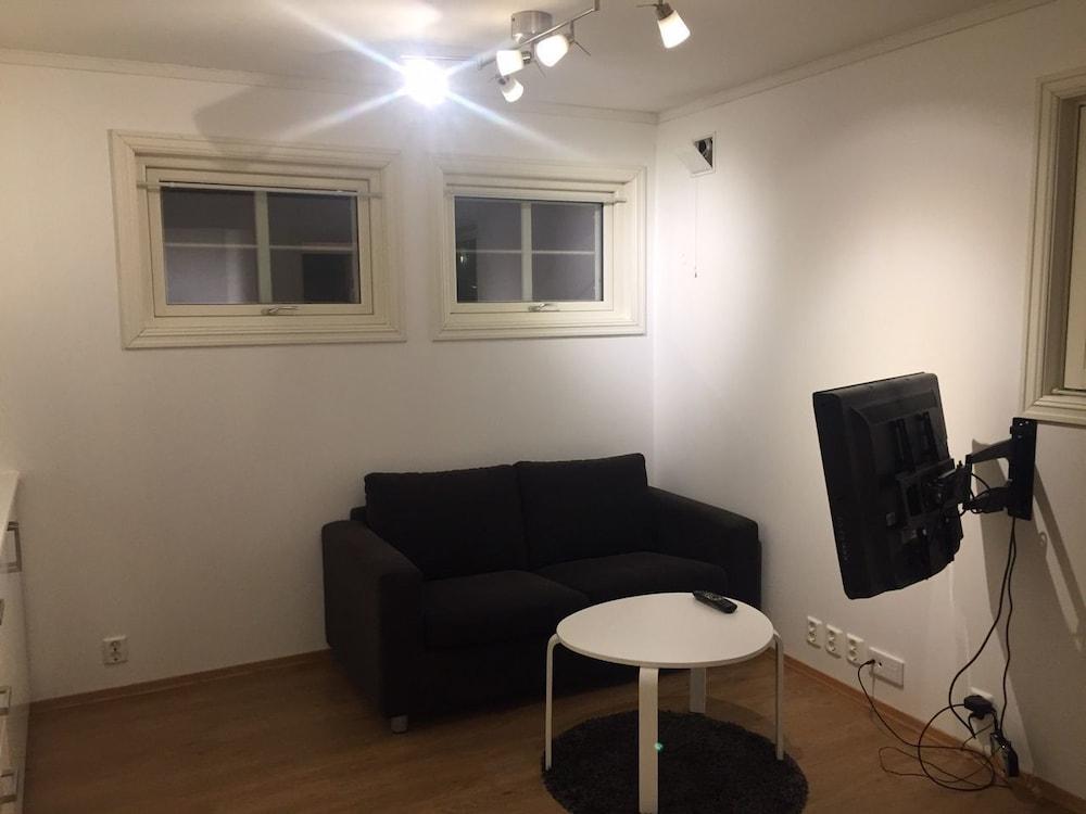 نايس باسيمينت أبارتمنت إن سنترال أوسلو غرفة