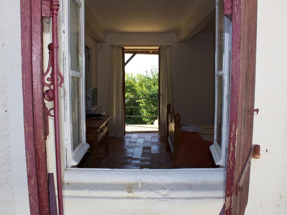 Ancienne Ecole Room
