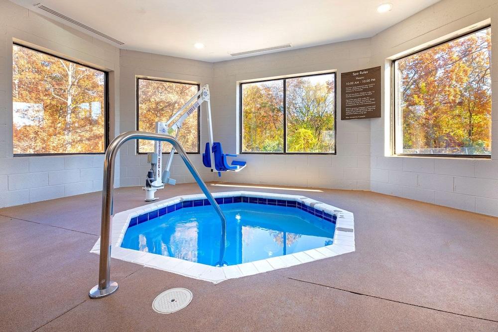 كمفورت إن نير كوانتيكو مين جيت نورث زحليقة مائية