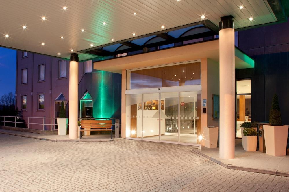 هوليداي إن جونت إكساب باي آيتش جي المنطقة الخارجية