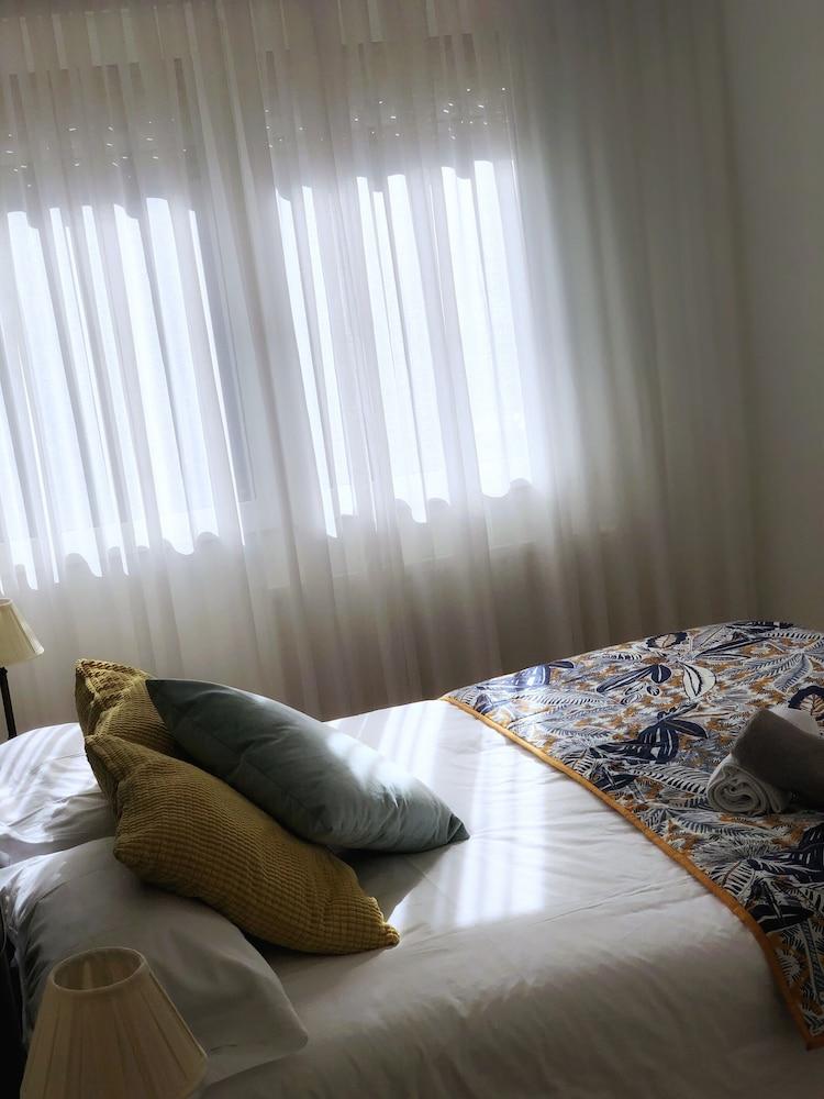 فونسيونال إي إليجانت أون إل سنترو جونتو جوجينهايم باي أوربان هوستس غرفة