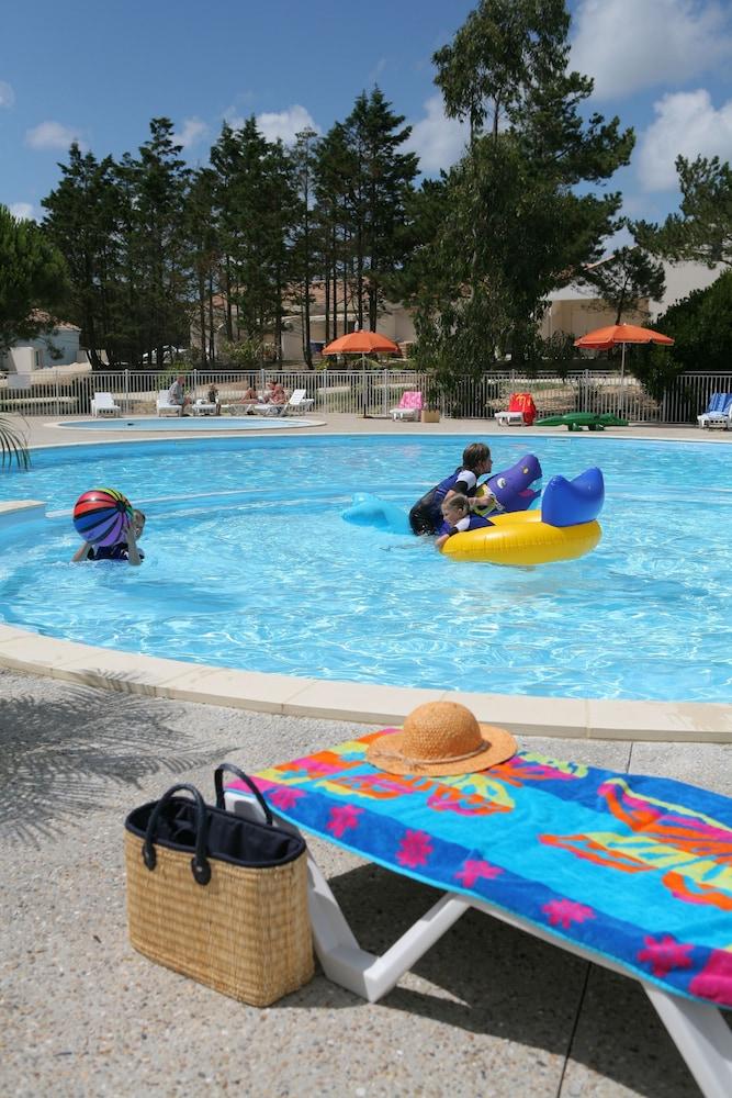Résidence Nemea Les Sables Vignier Outdoor Pool