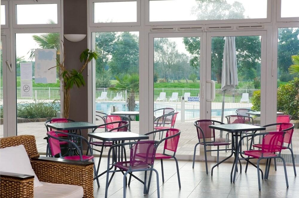 مدام فاكونس ريزيدونس لي فونتنيل منطقة الانتظار في الردهة