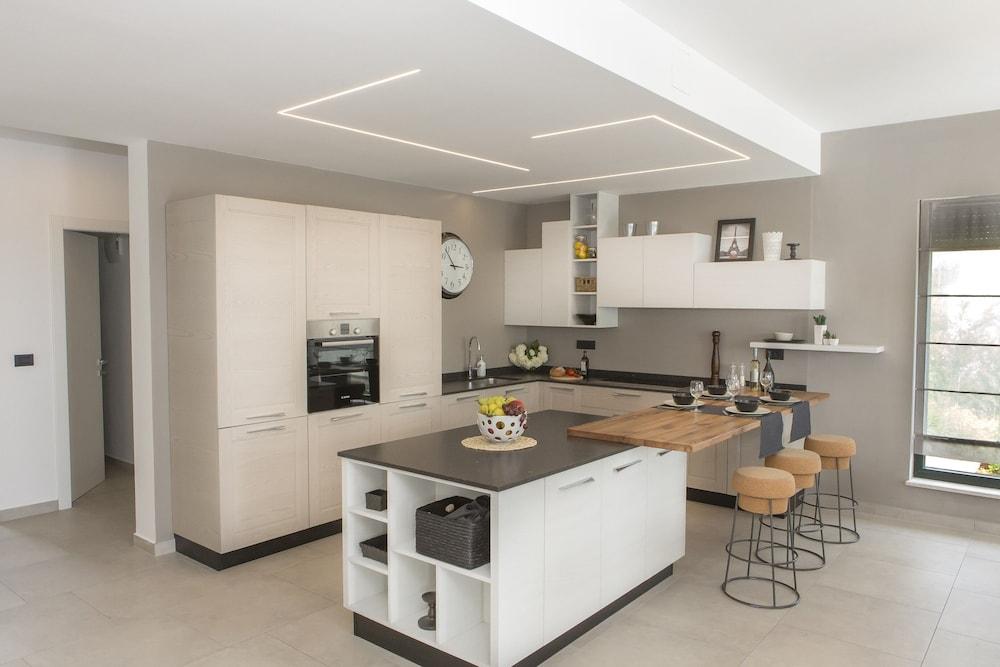 Spacious Villa With Private Pool and Jacuzzi in Porec Interior