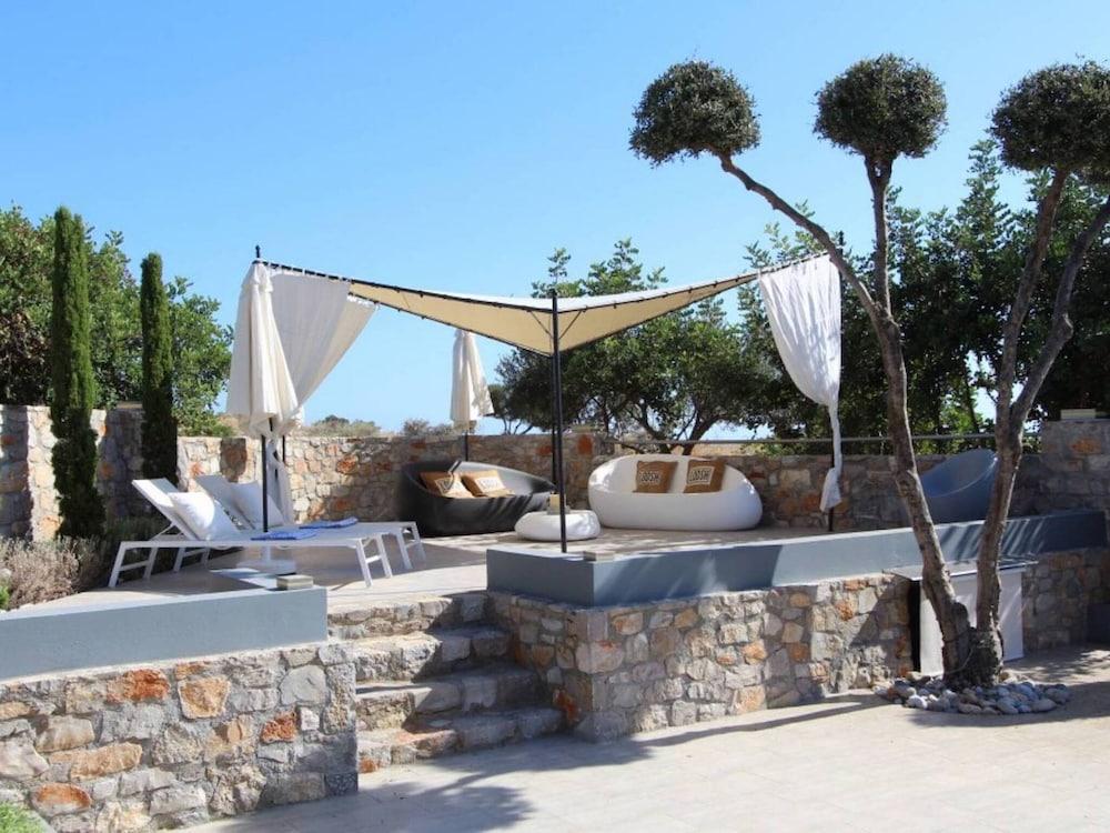 Rustic Villa in Loutra-arkadi With Private Pool and Garden Exterior