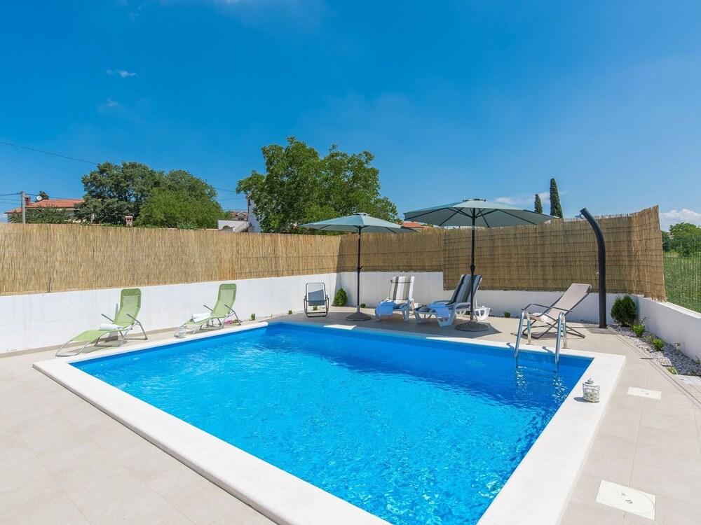 Modernly Equipped Holiday House Near Rovinj With Private Pool for 4 Persons Waterslide