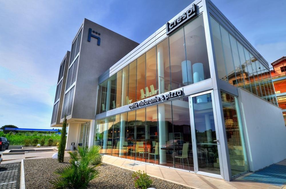 هوتل آي كريسبي