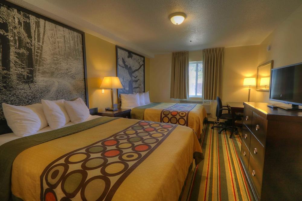 سوبر 8 باي ويندام ماونت. بليزانت غرفة