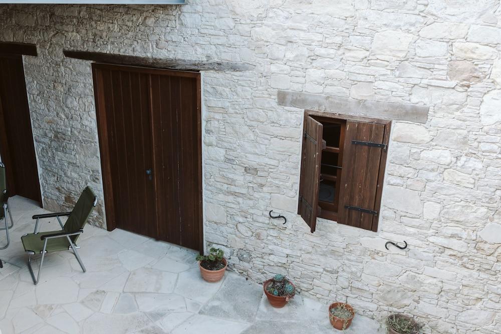 Ariadni Studio Cottage Terrace/Patio