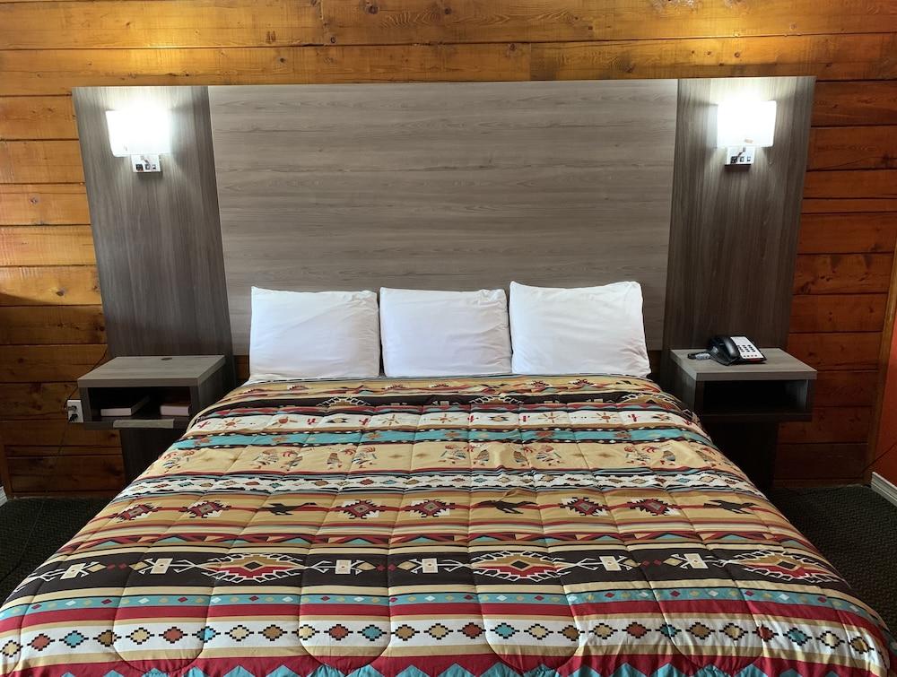 Log Cabin Inn Room