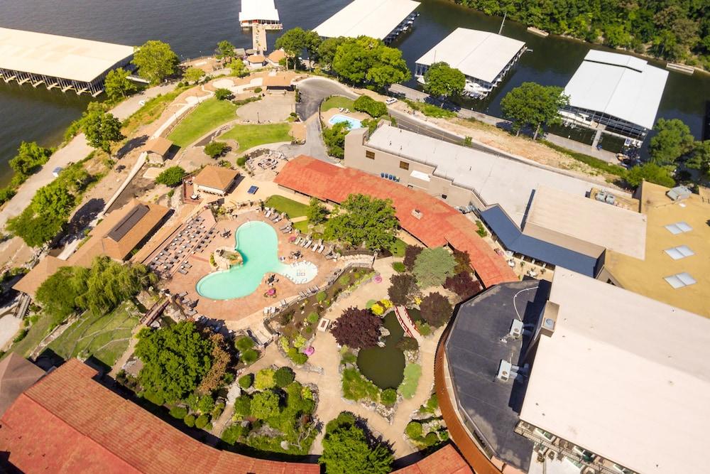 لودج أوف فور سيزنس غولف ريزورت، مارينا آند سبا منظر من الجو