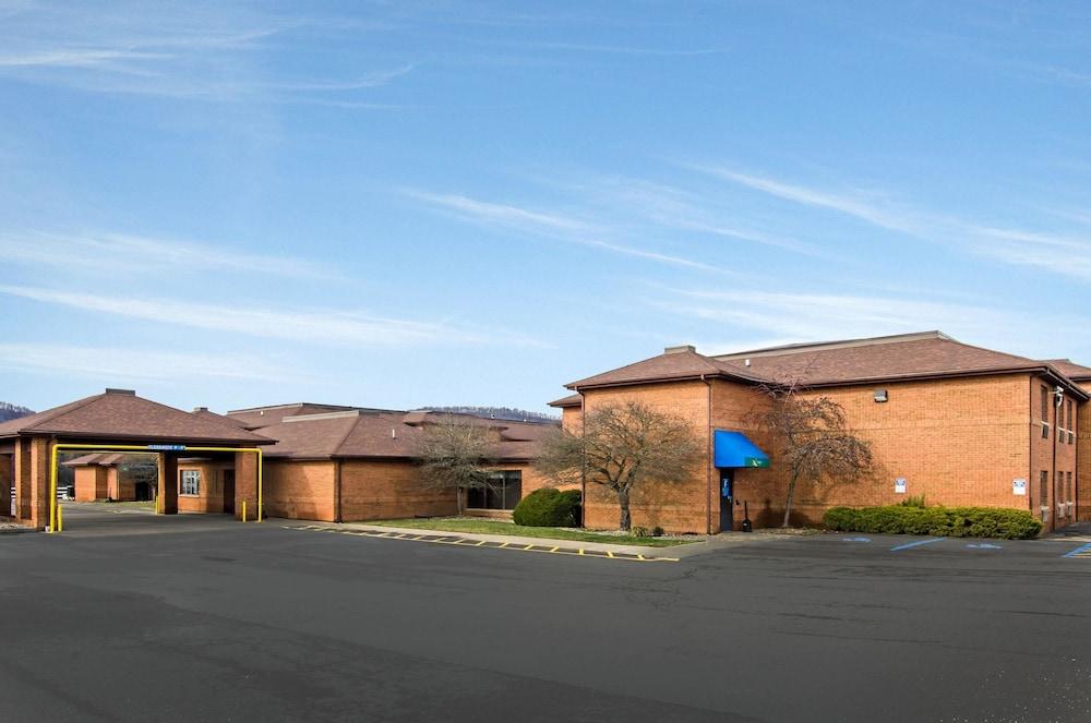Quality Inn Summersville - New River Area