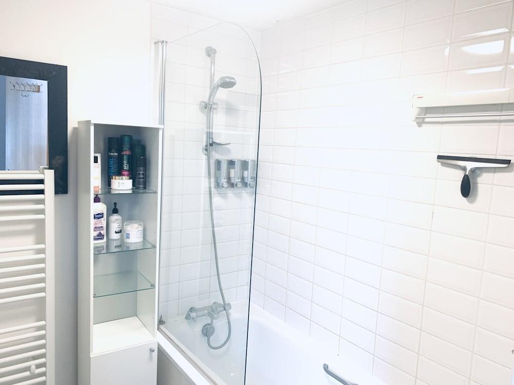 Double Room In London Shared Penthouse Bathroom