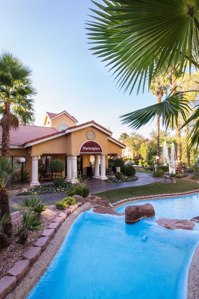 Westgate Flamingo Bay Resort Exterior