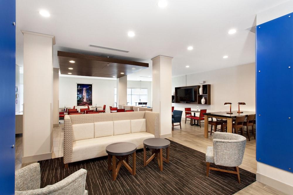 هوليداي إن إكسبرس ليك ويلز ان وينتر هايفن باي آيتش جي المنطقة الخارجية