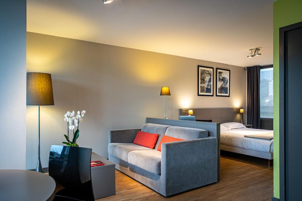 Adonis Lyon Dock Ouest Room