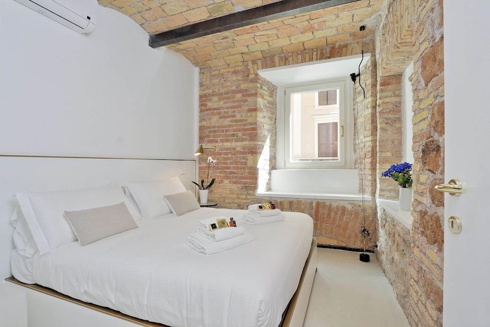 ديزاين فلات فور 4 بيبول قريبة من كولوزيوم الصورة الأساسية