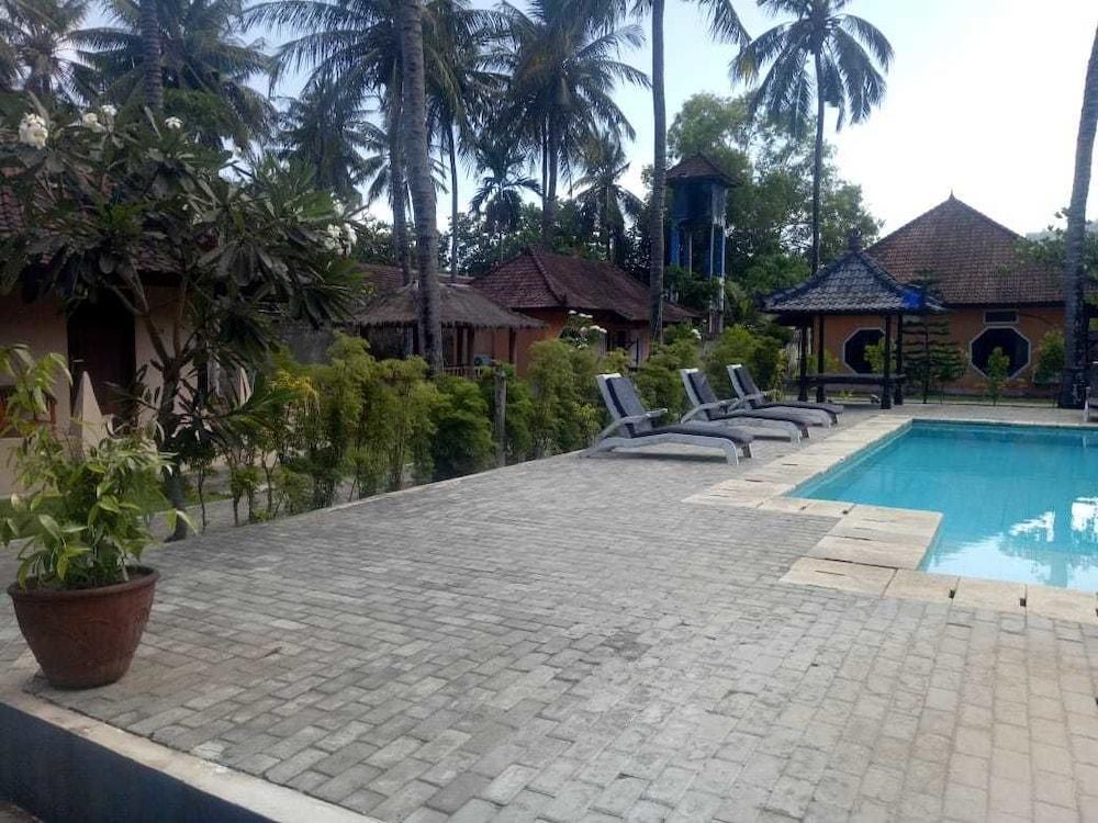 بورناما بيتش هوتل لومبوك حمام سباحة مكشوف