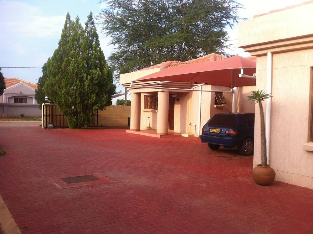 ديهاتي جيست هاوس