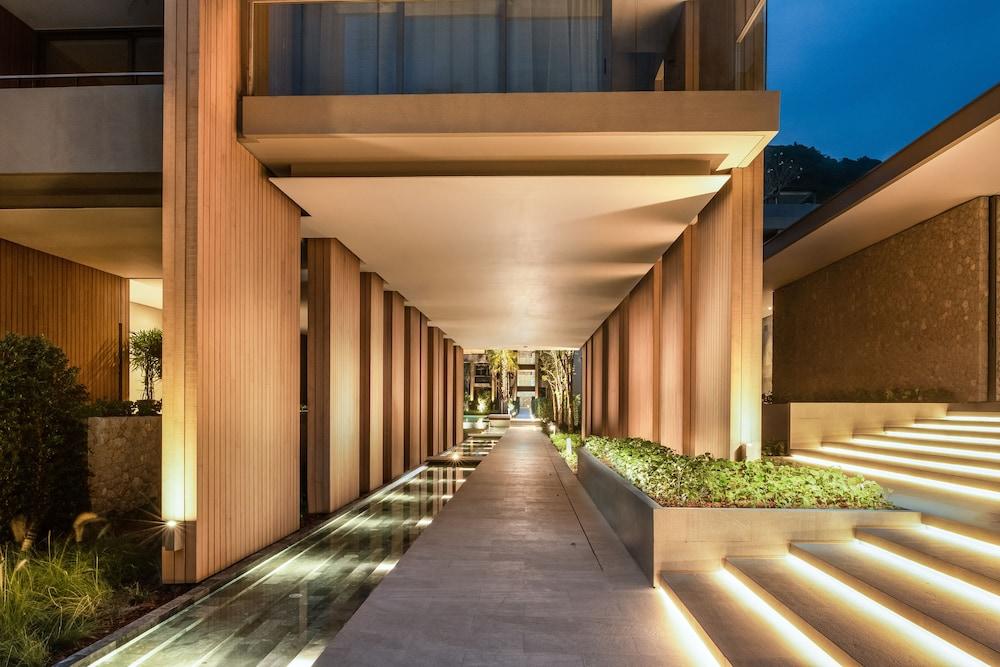 Twinpalms MontAzure Phuket Reception