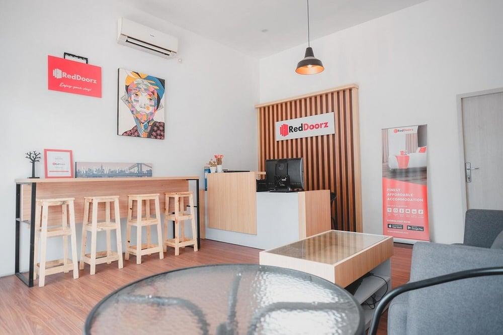 فورميرلي ريد دورز بلس آت أوتيستا رايا سيبوتات الردهة