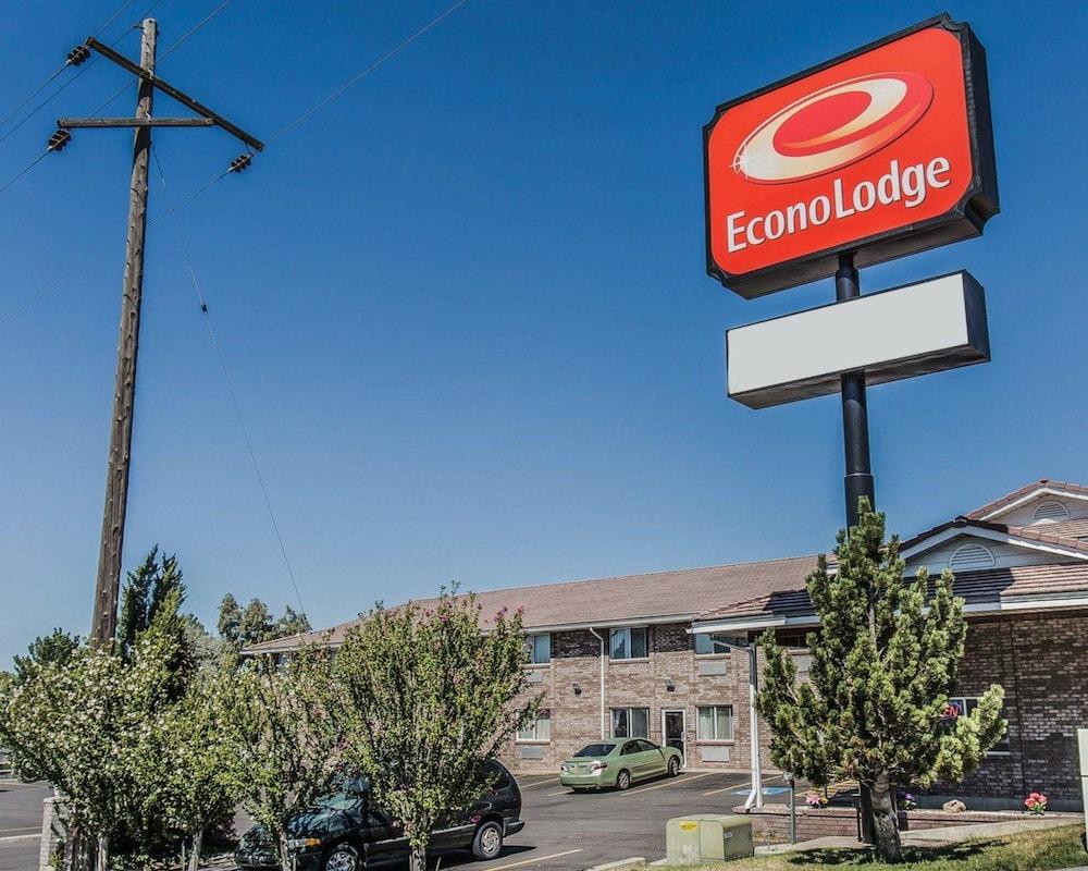 Econo Lodge Featured Image