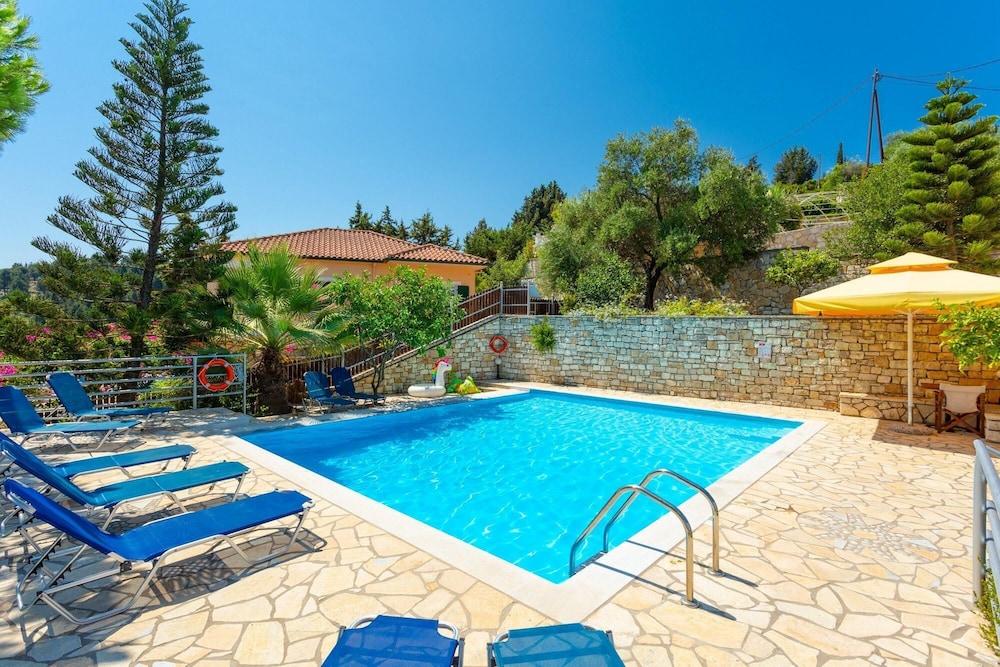 Dolphin Villa 1 Swimming Pool Walk to Beach Sea Views A C Wifi - 580