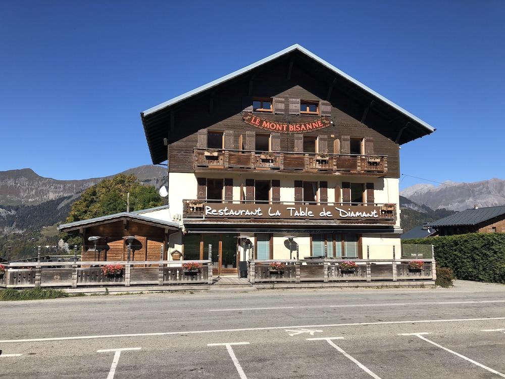 أوتل لو مون بيزان