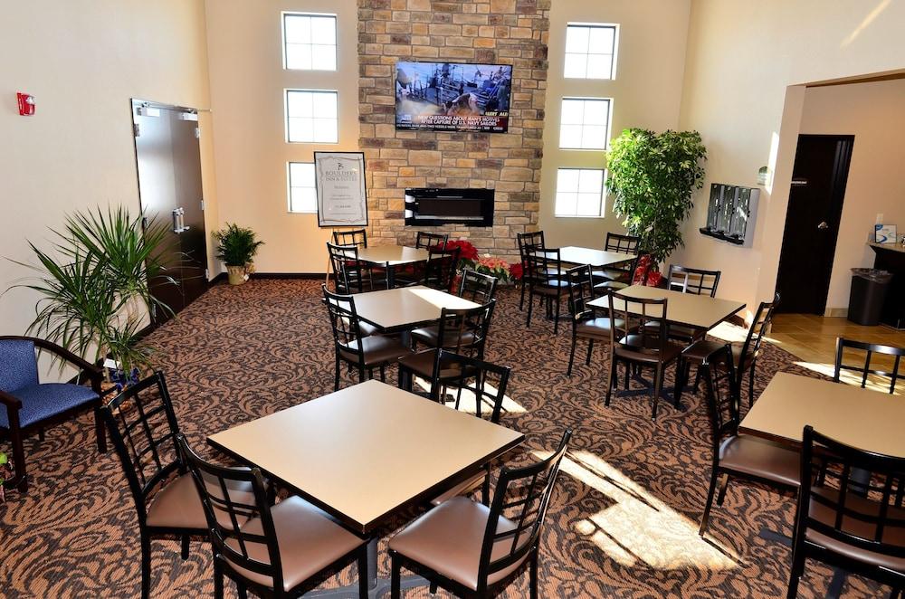 Cobblestone Inn & Suites - Holstein Lobby Lounge