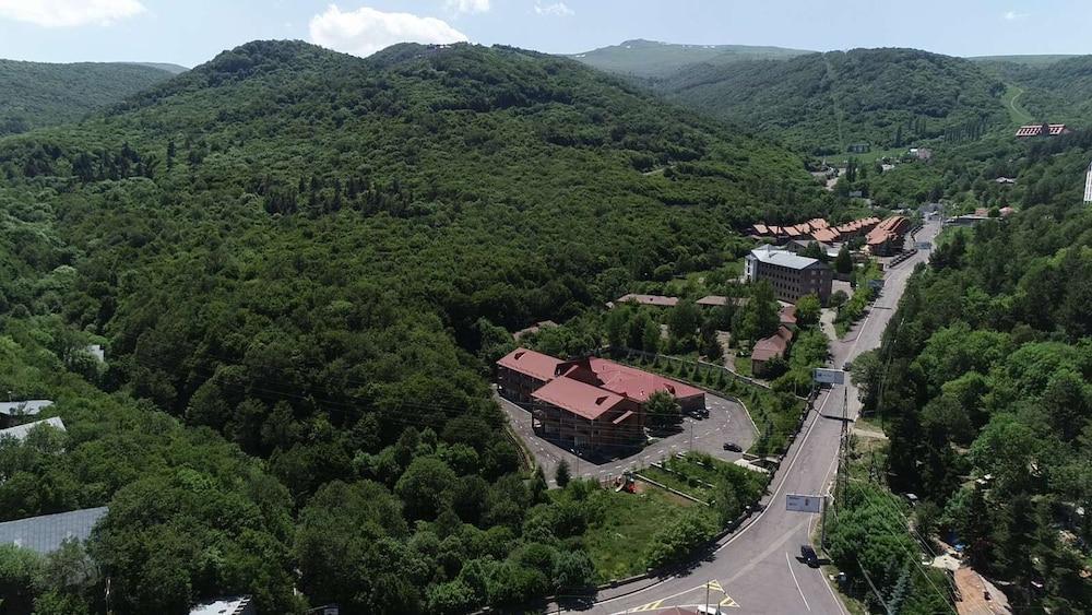 Tsaghkahovit Property Grounds