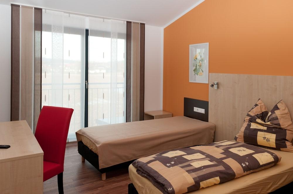 آوستيت هوتل