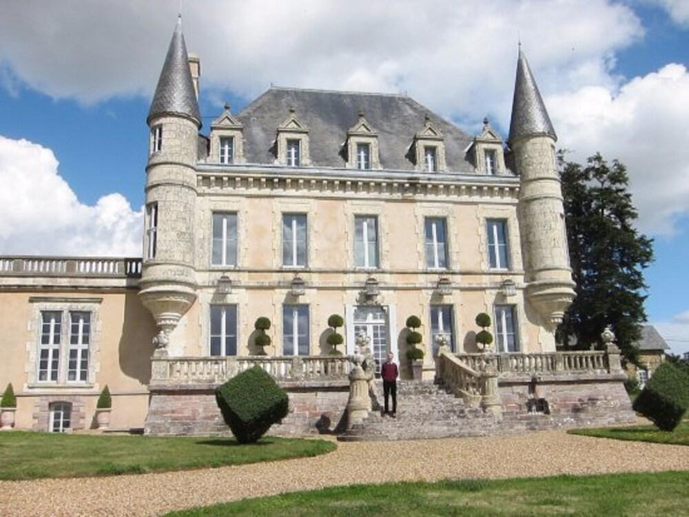 Château De La Goujonnerie Exterior detail