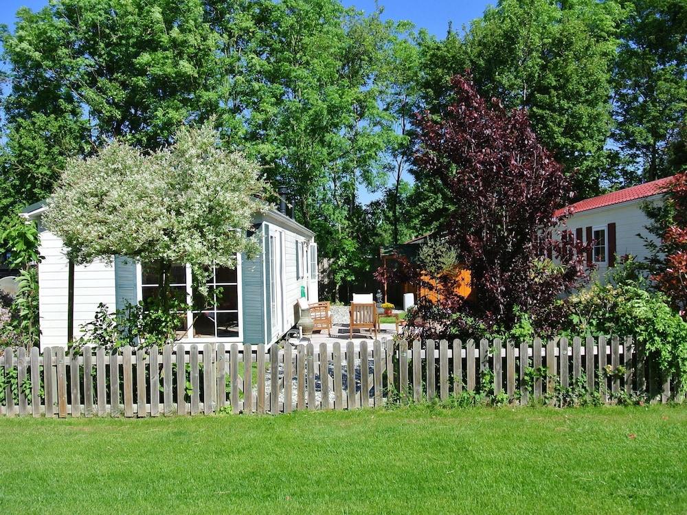 Charming Chalet in Goedereede With Open Area