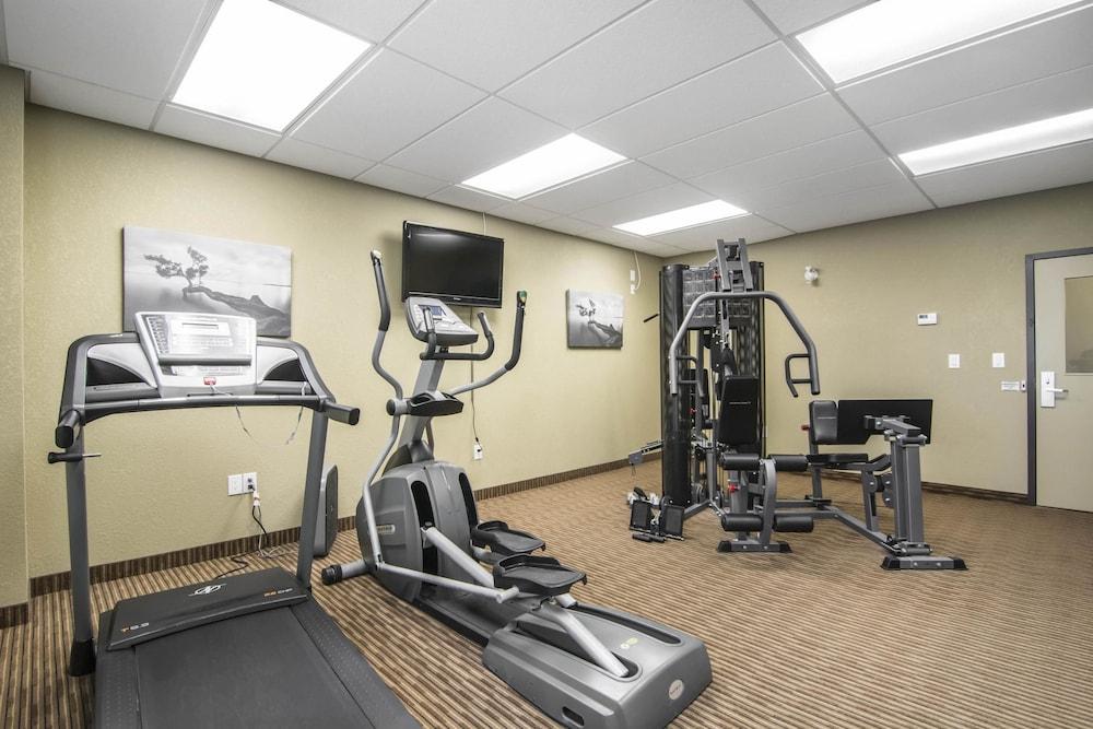 Quality Inn & Suites Thompson Gym