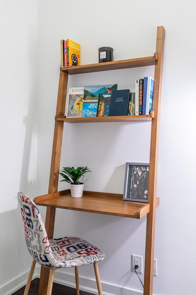 سكاي هوم ويذ ستونينج فيو أوف تورونتو آند ليك أونتاريو غرفة