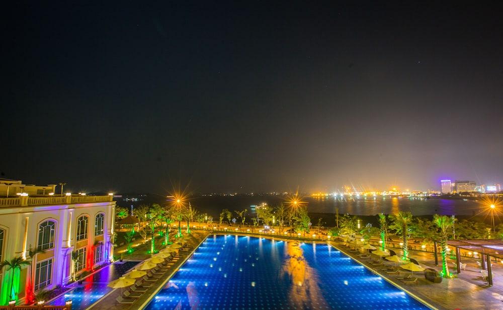 سوخا فنوم بنه ريزيدانس حمام سباحة مكشوف