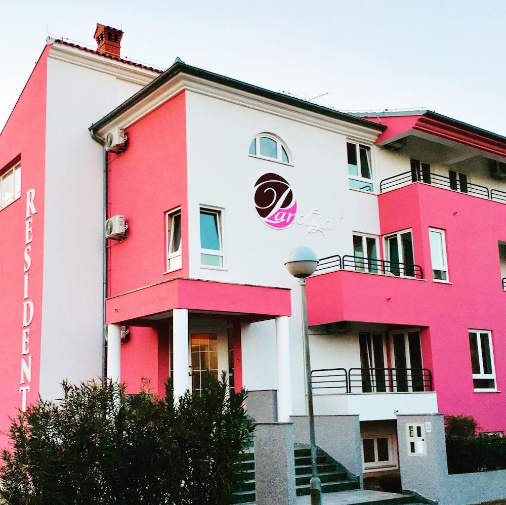 بانوليجا ريزيدنس الصورة الأساسية