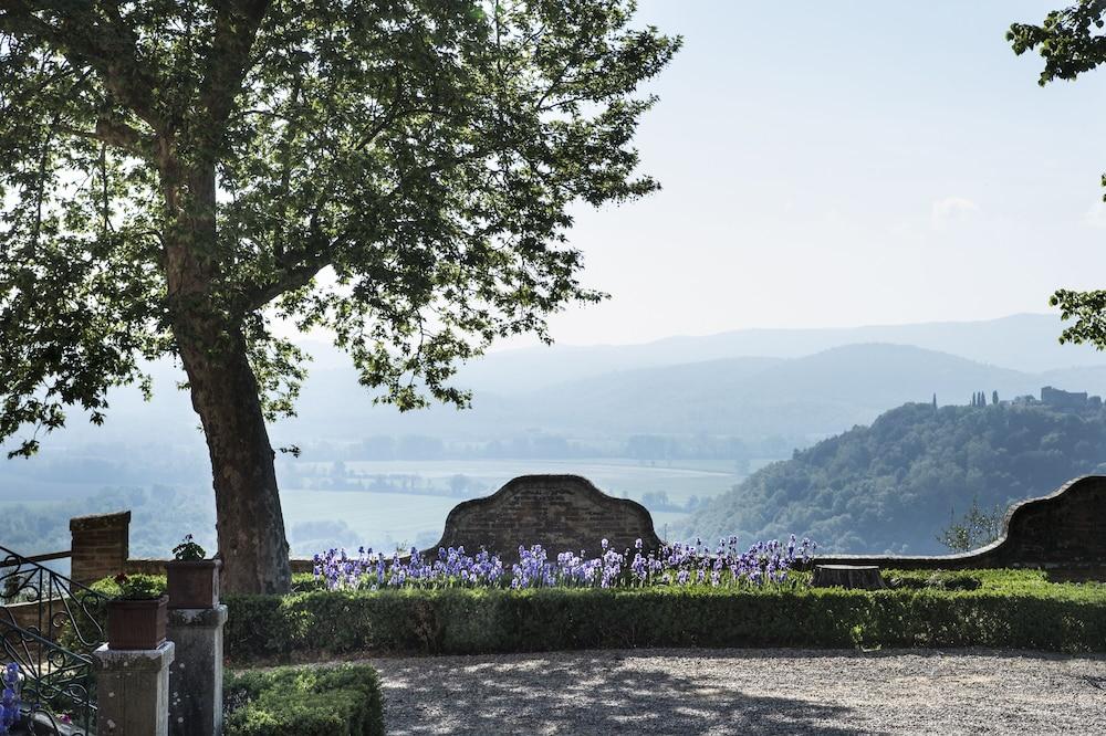 أزيندا أجريكولا مونتيستيجليانو المنطقة الخارجية