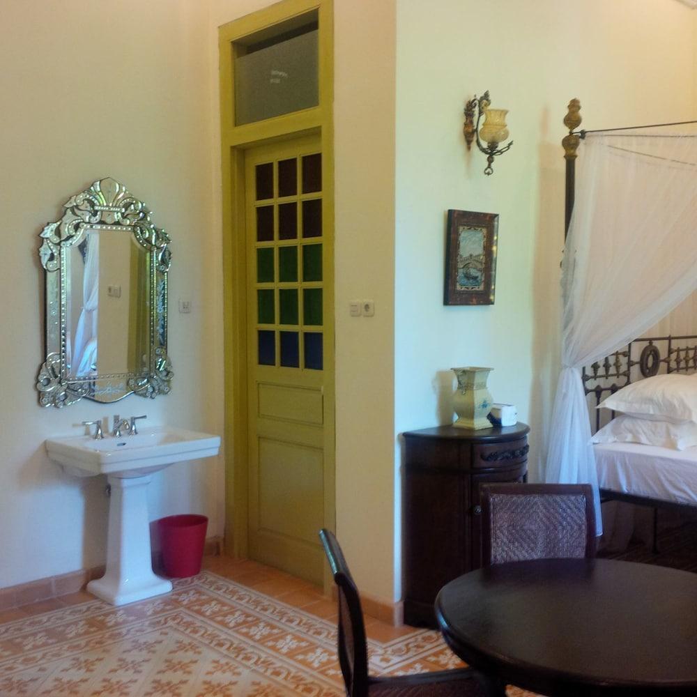 ذا إرماجاز بافيلون هوتل غرفة