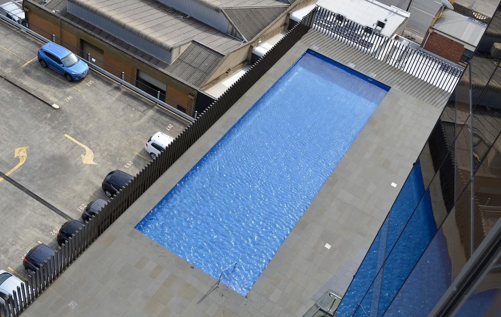 VueonKW Rooftop Pool