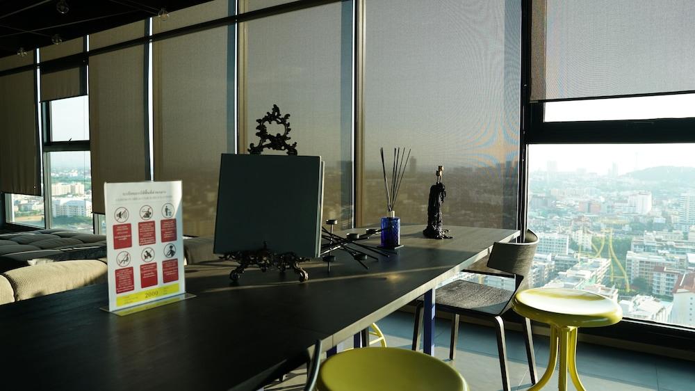 ذا بيز سنترال باتايا باي يو بلاس منطقة الاستقبال