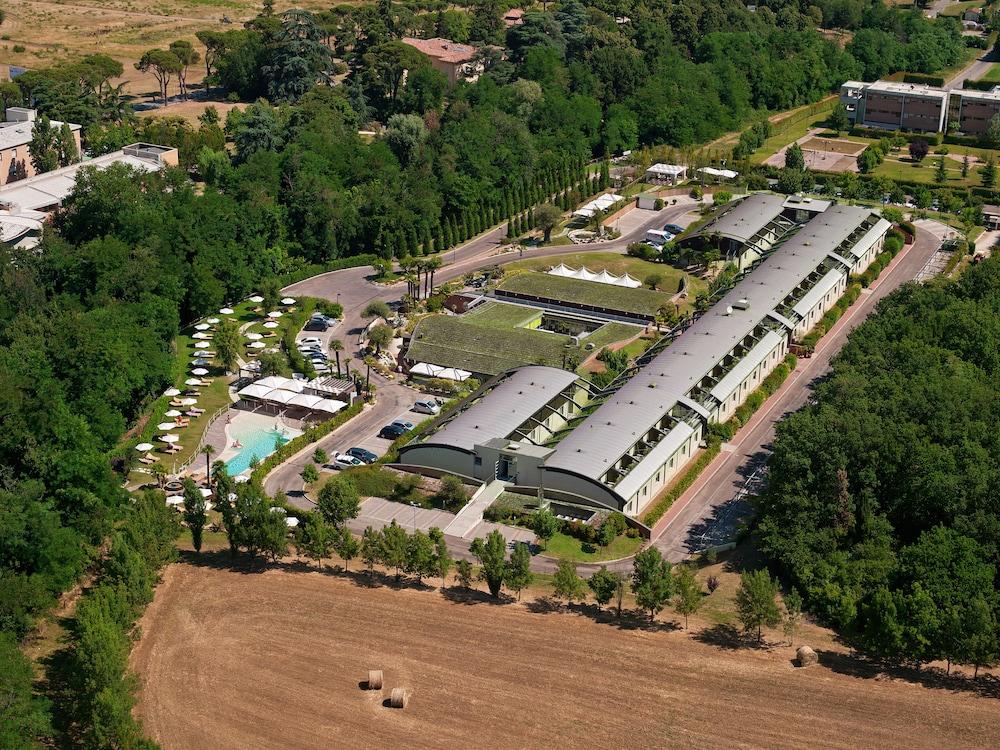 ريليه بيلاريا هوتل آند كونجريسي منظر من الجو