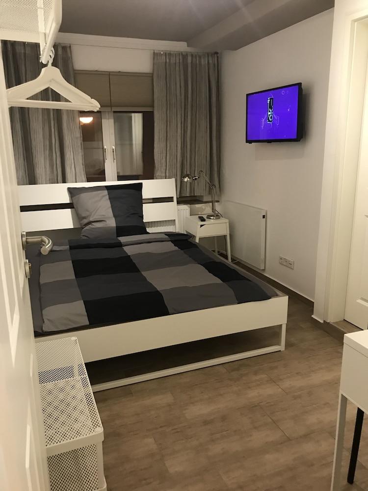 بنسيون بانستراسه