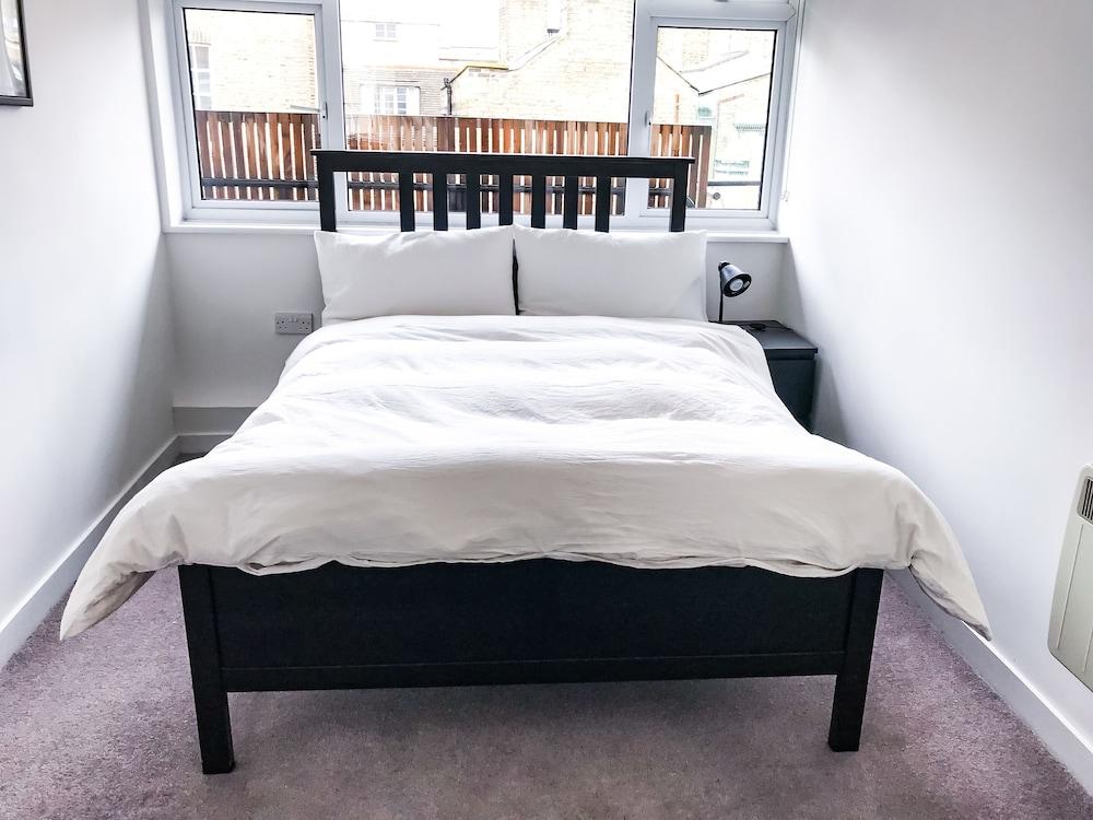 إنتاير 2 بد روم فلات نكست تو كينجز كوليدج غرفة